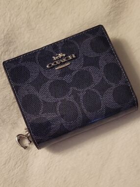 NWOT Coach Navy Signature Zip Card Case with Silver Hardware